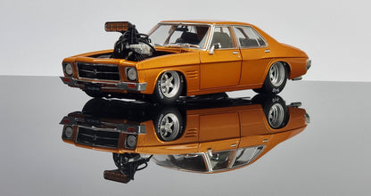 1:24 Gold Blown Slammed HQ 4-Door with Fully Detailed Features